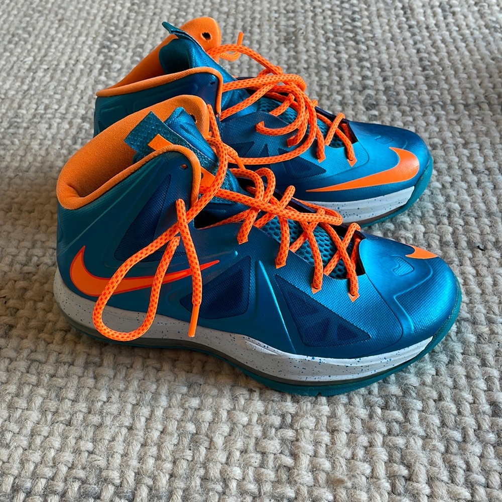 Nike Lebron X - sz 5.5Y